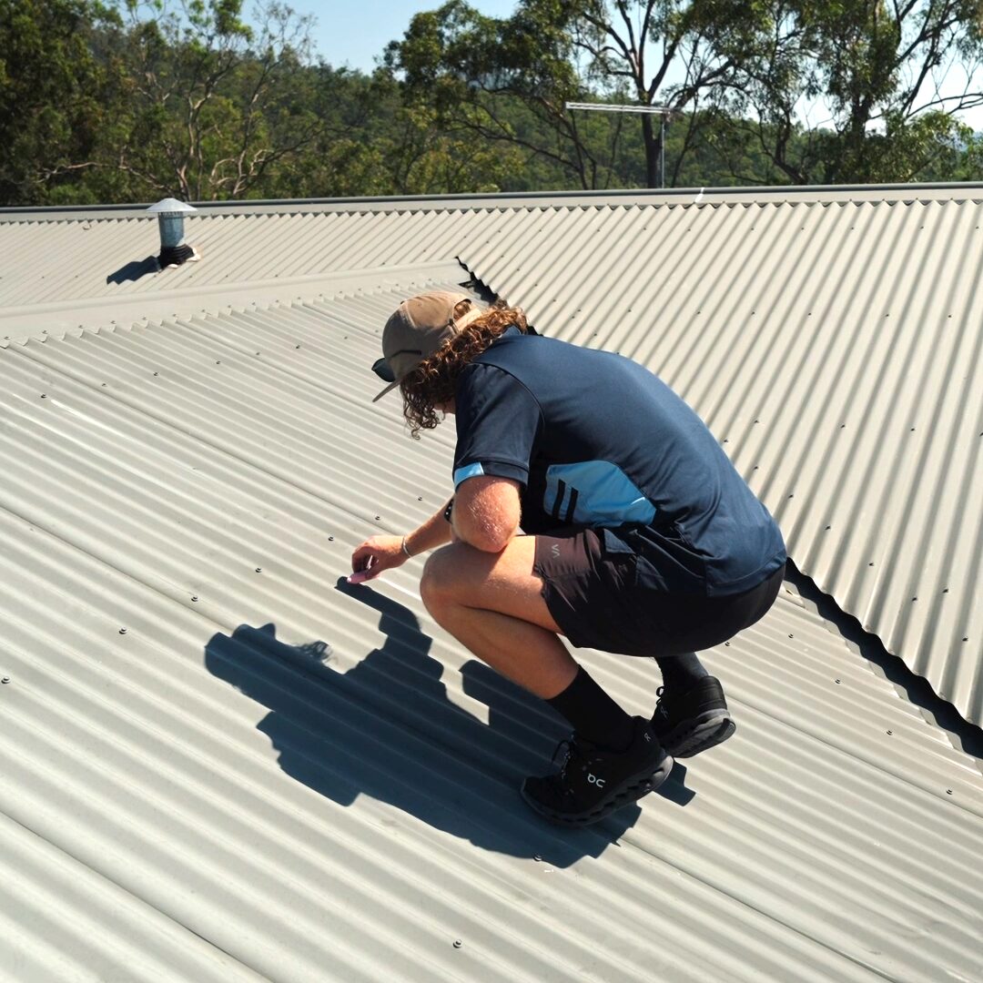 Metro Hail employee carrying out a free roof inspection